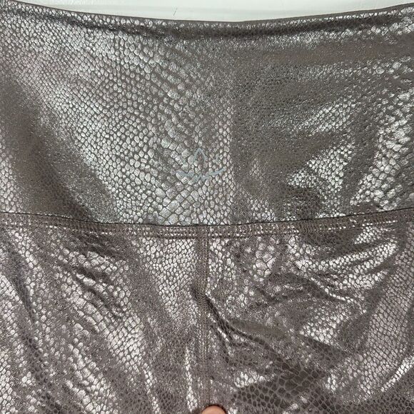Beyond Yoga Viper Snake High Waisted 7/8 Leggings & First Class Cropped Tank s - Picture 8 of 16